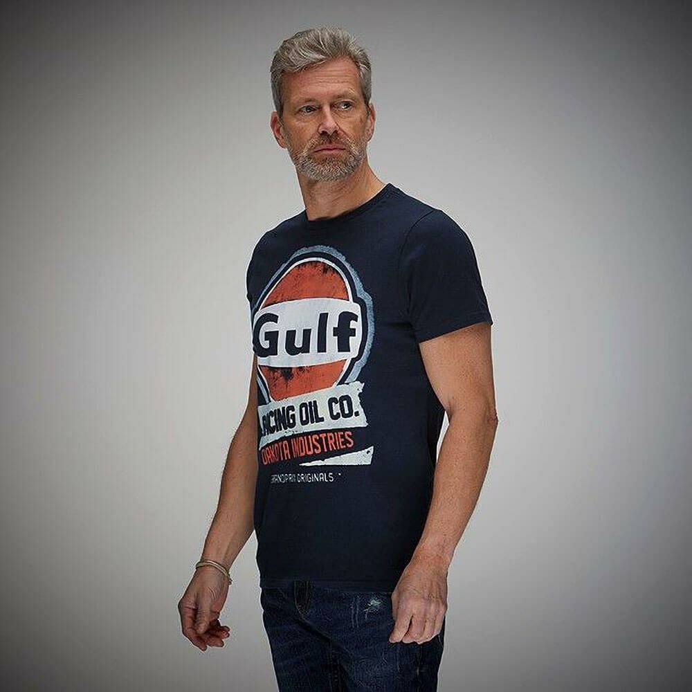 GULF｜レーシング オイル ｜ネイビー｜モデル着用