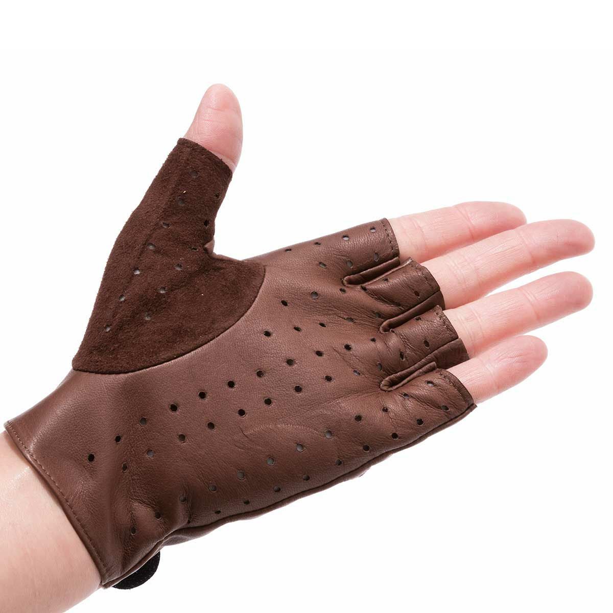 Motorimoda｜ドライビンググローブ T4｜ハーフ｜ブラウン｜モデル着用