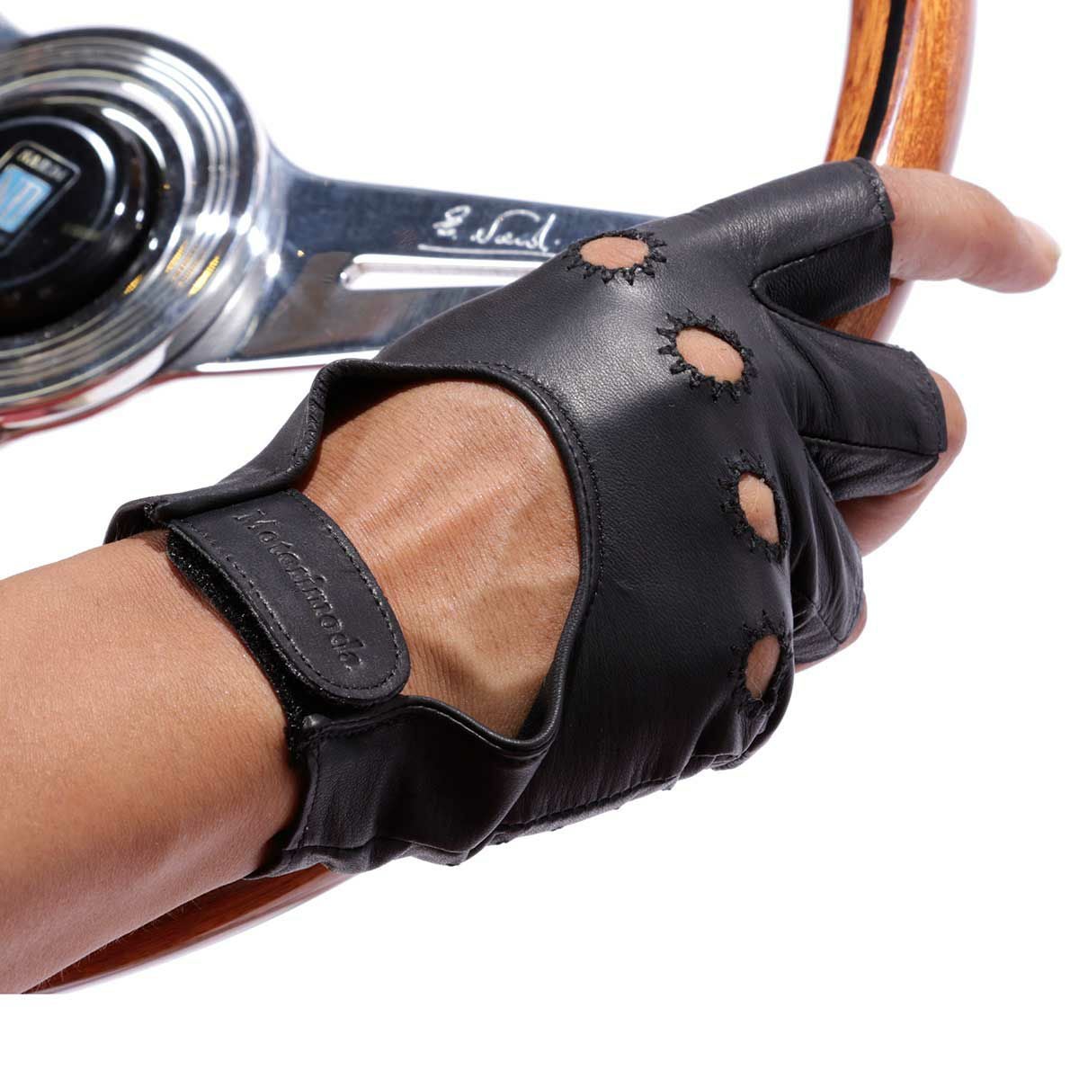 Motorimoda｜ドライビンググローブ T4｜ハーフ｜ブラック｜モデル着用