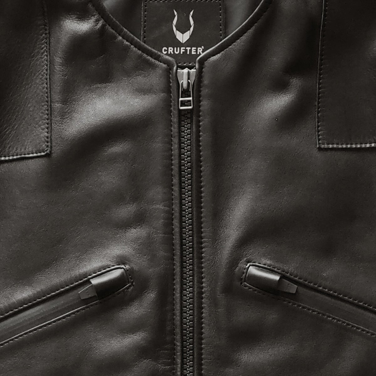 CRUFTER｜CR-MJ1N ノーカラー シングル ライダース｜レザー｜ブラック｜モデル着用