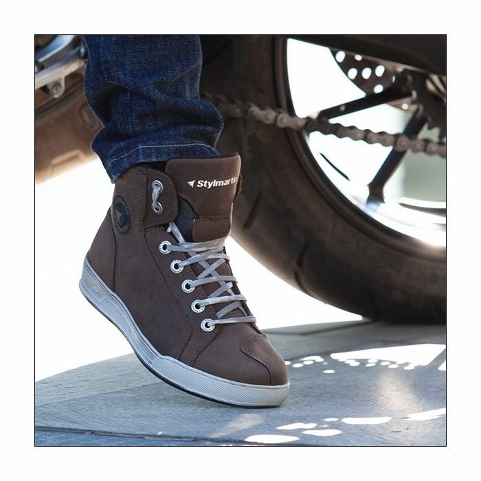 Stylmartin｜マーシャル｜スニーカータイプ｜トープ｜モデル着用
