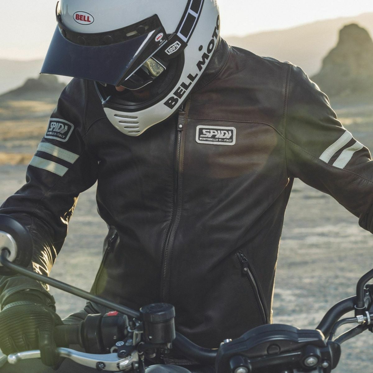 SPIDI｜ヴィンテージ｜レザー｜ブラウン×アイス｜モデル着用