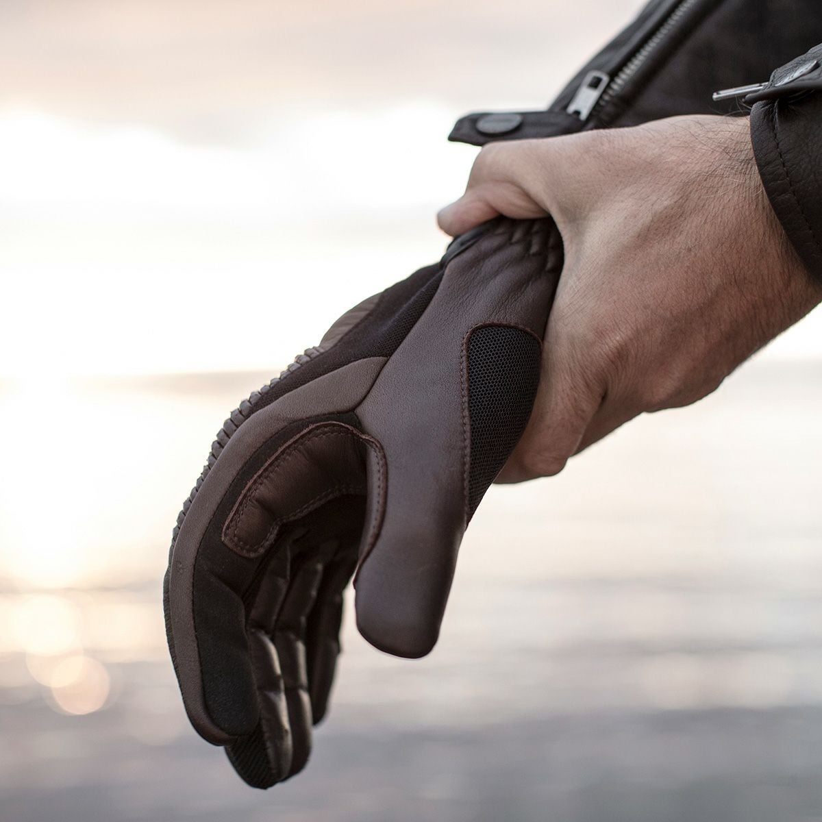 SPIDI｜クラブバー グローブ｜3シーズン｜ブラウン｜モデル着用