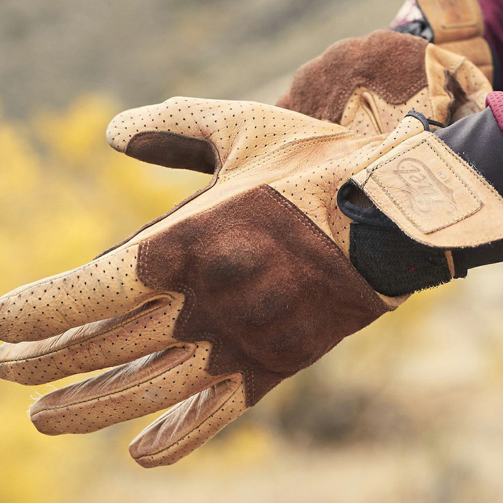 Fuel Motorcycles｜ロデオ グローブ｜3シーズン｜イエロー｜モデル着用