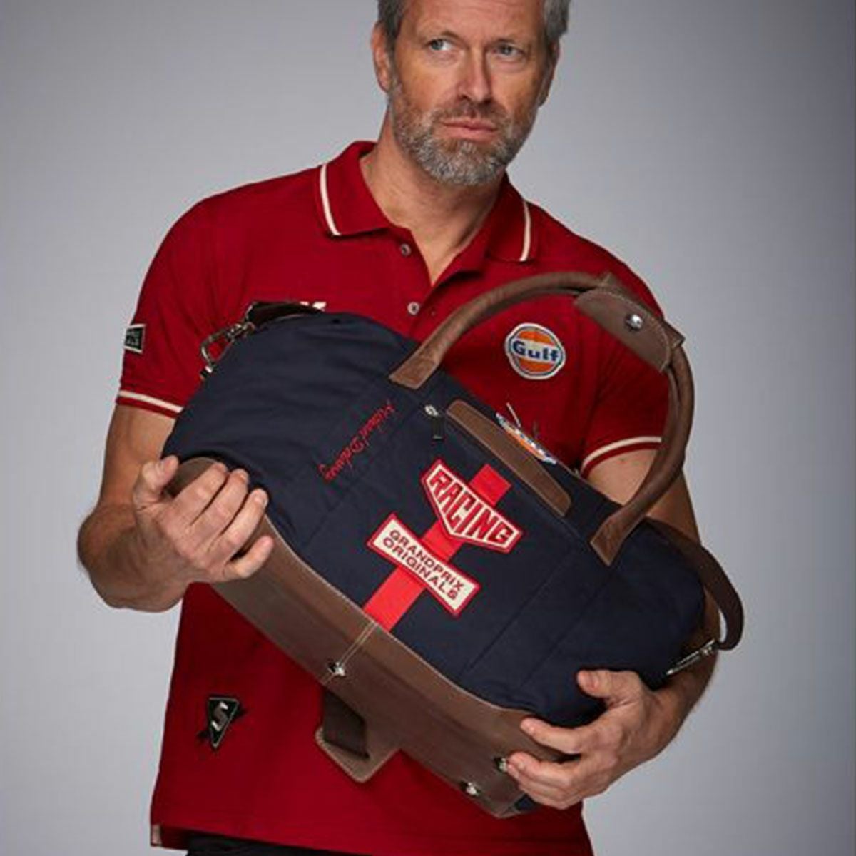 GULF｜ディレイニー トラベル バッグ ミディアム｜ボストンバッグ｜ネイビー｜モデル着用