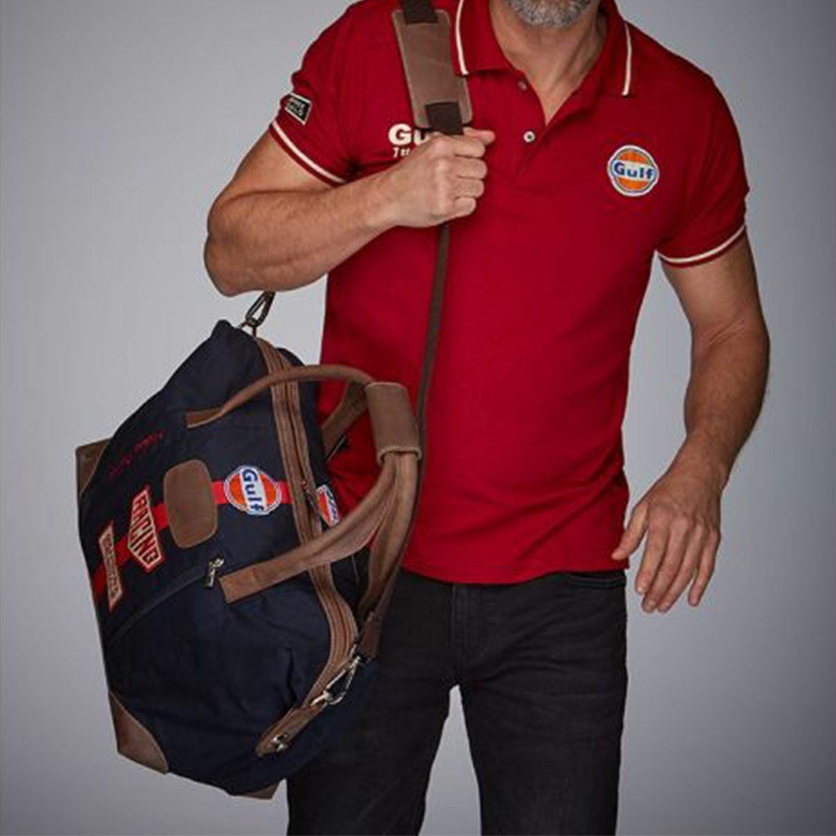 GULF｜ディレイニー トラベル バッグ ミディアム｜ボストンバッグ｜ネイビー｜モデル着用