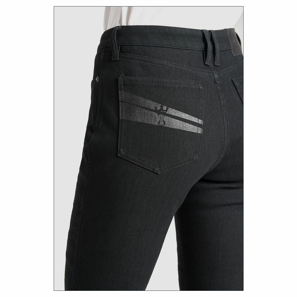 PANDO MOTO｜キッサキ DYN 01｜デニム｜ブラック｜モデル着用