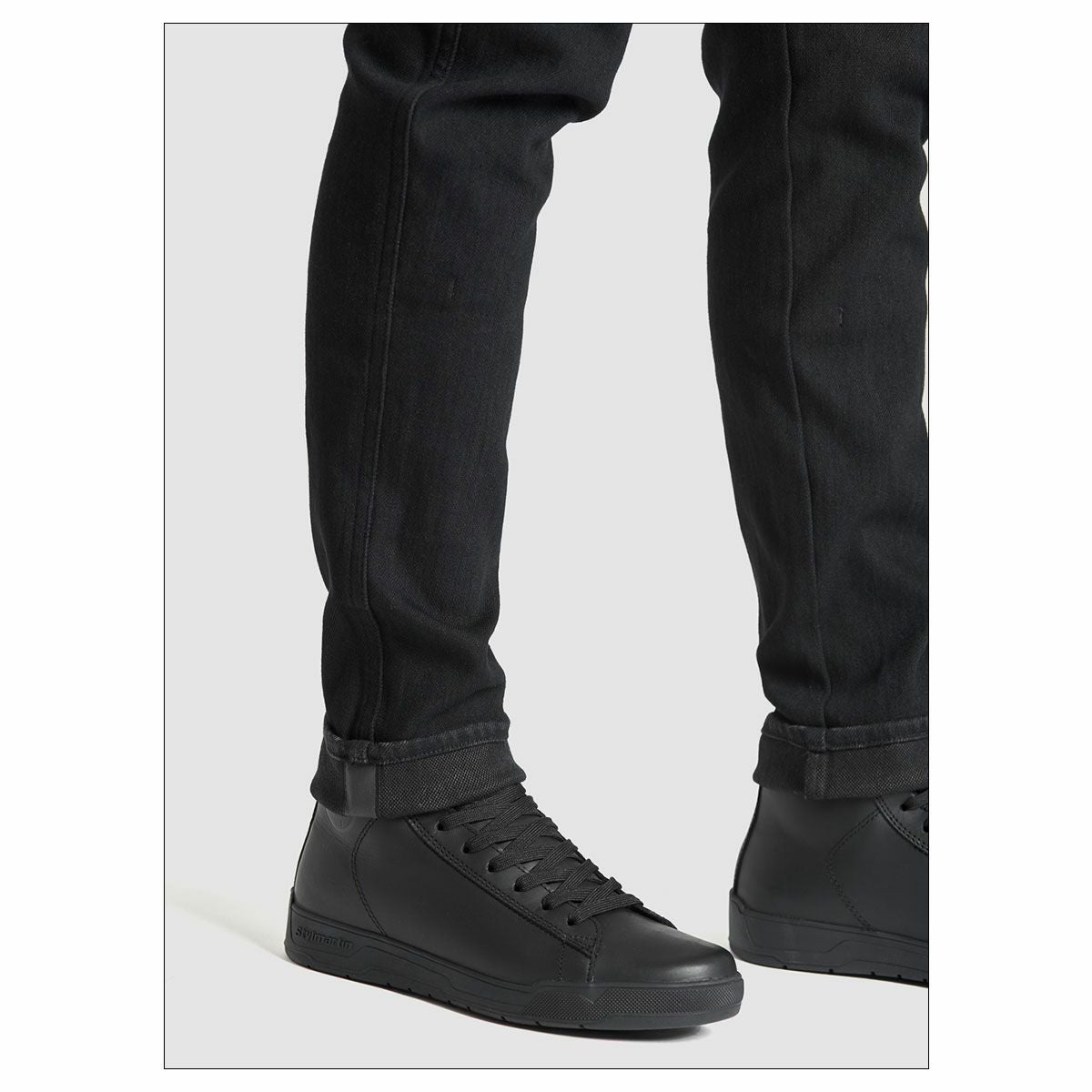 PANDO MOTO｜キッサキ DYN 01｜デニム｜ブラック｜モデル着用