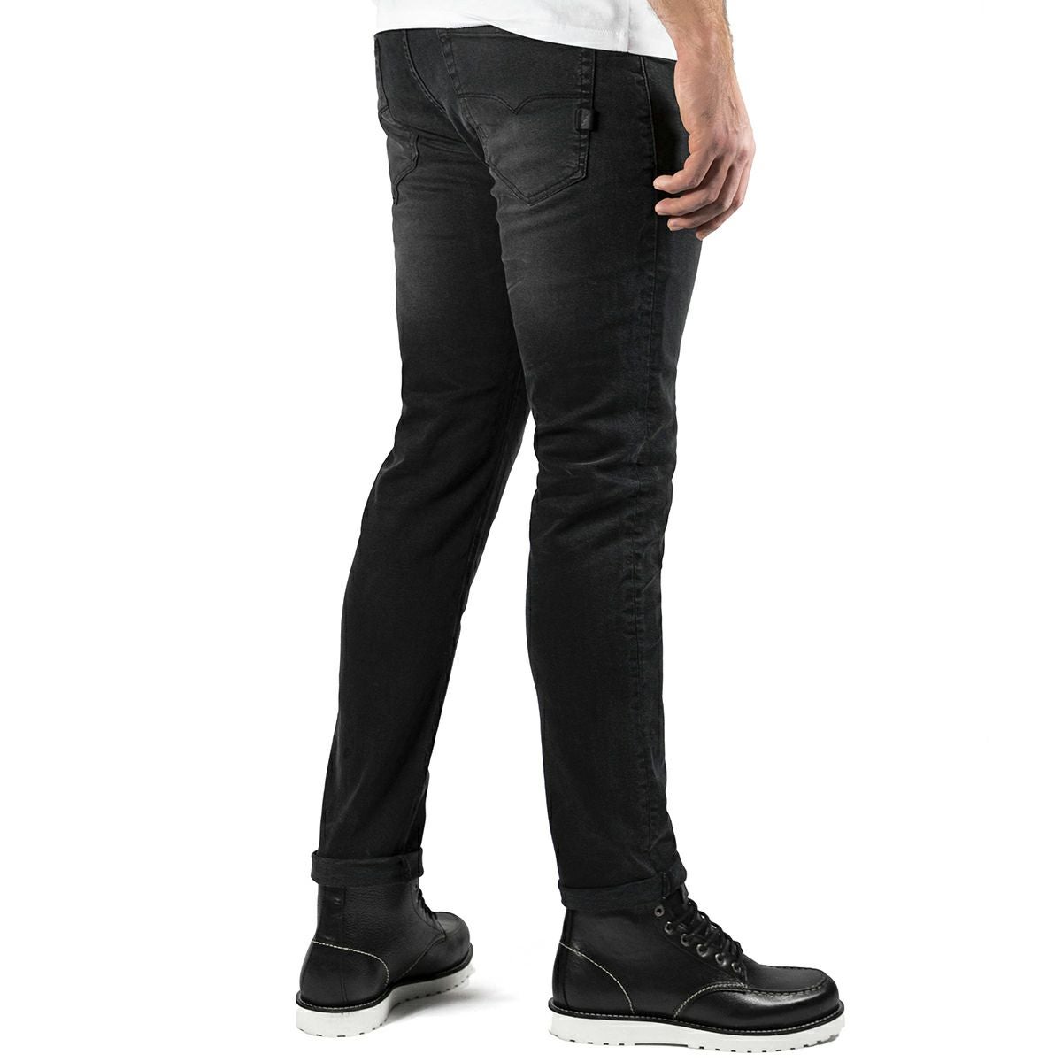 John Doe｜アイアンヘッド XTM ジーンズ｜デニム｜ブラック｜モデル着用