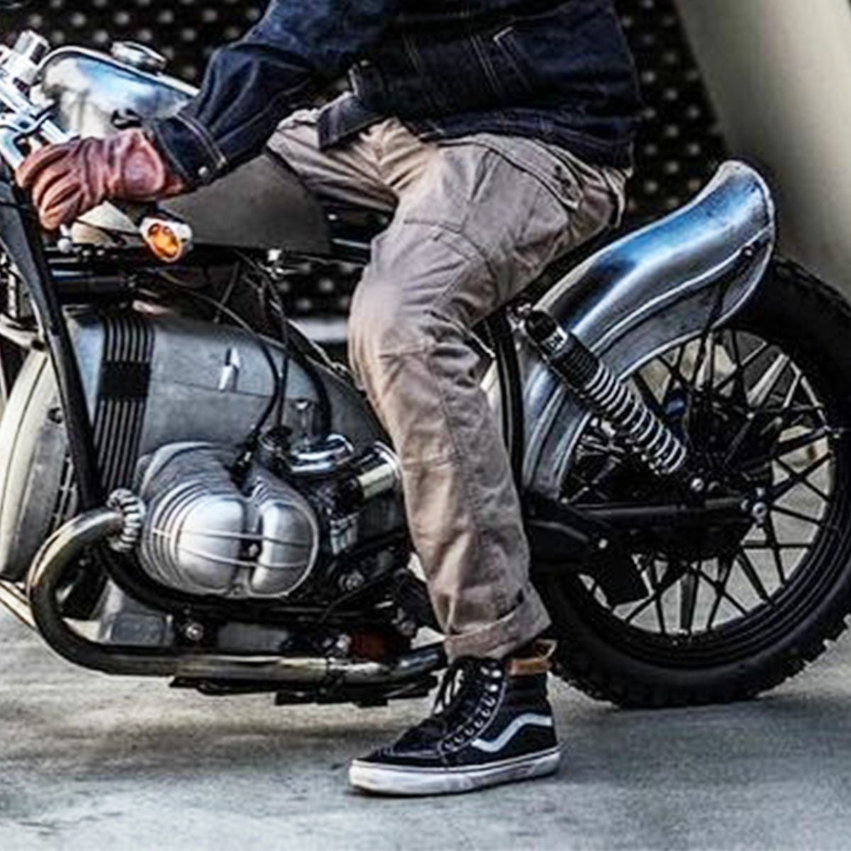 John Doe｜ストローカー XTM カーゴパンツ｜チノ・カーゴ｜キャメル｜モデル着用