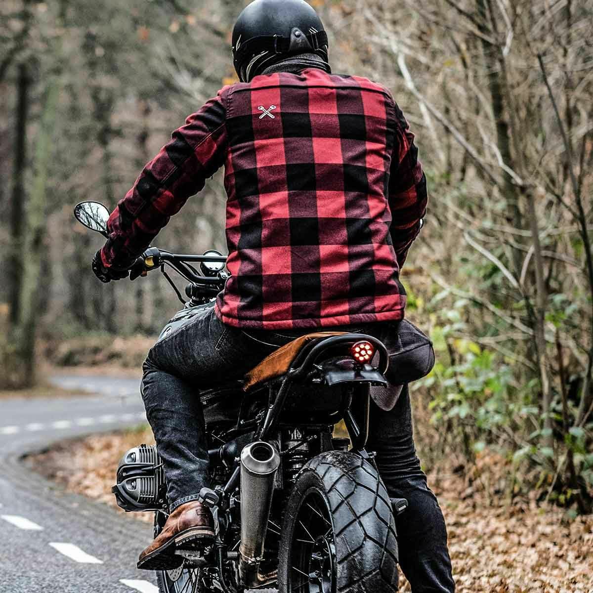 John Doe｜XTM モトシャツ｜ファブリック｜レッド｜モデル着用