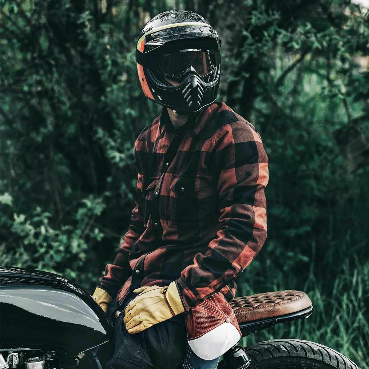 John Doe｜XTM モトシャツ｜ファブリック｜レッド｜モデル着用