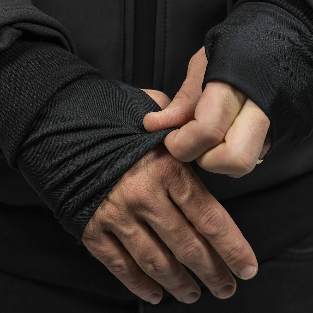 John Doe｜XTM 2in1 ソフトシェル ジャケット｜ファブリック｜ブラック｜モデル着用