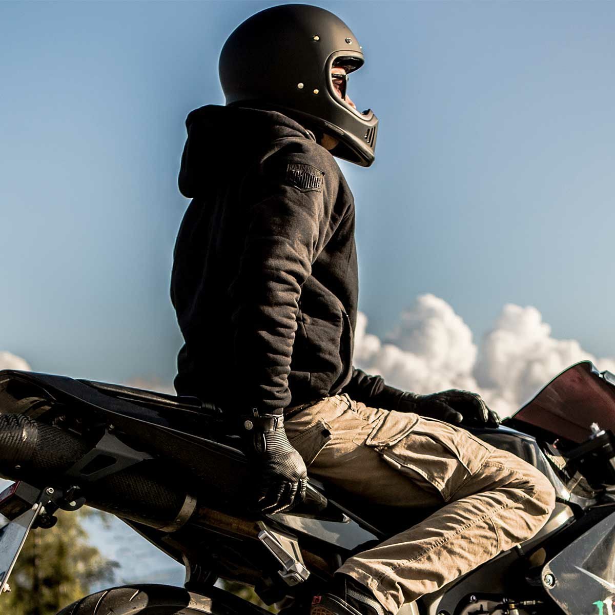 John Doe｜XTM フーディー｜ファブリック｜ブラック｜モデル着用