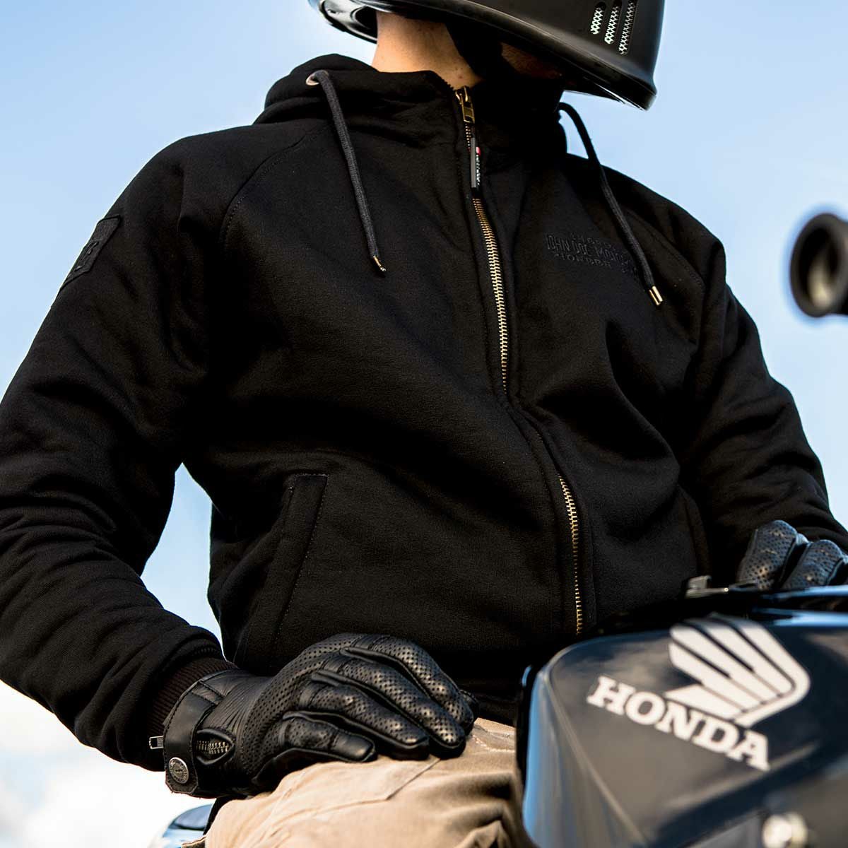 John Doe｜XTM フーディー｜ファブリック｜ブラック｜モデル着用