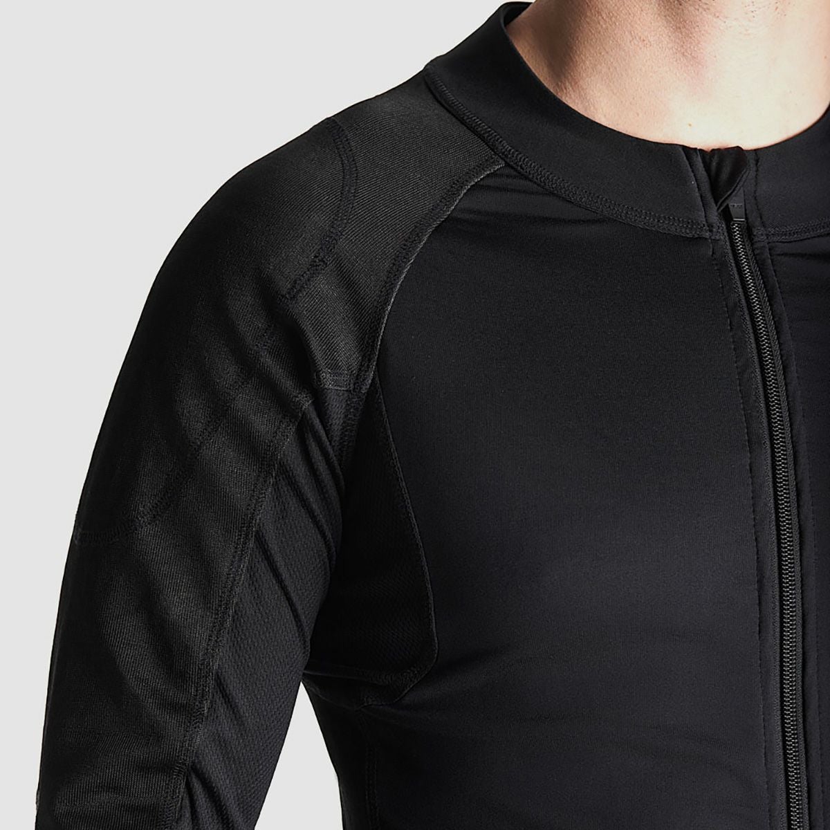 PANDO MOTO｜シェル UH 02｜アンダーウェア｜モデル着用