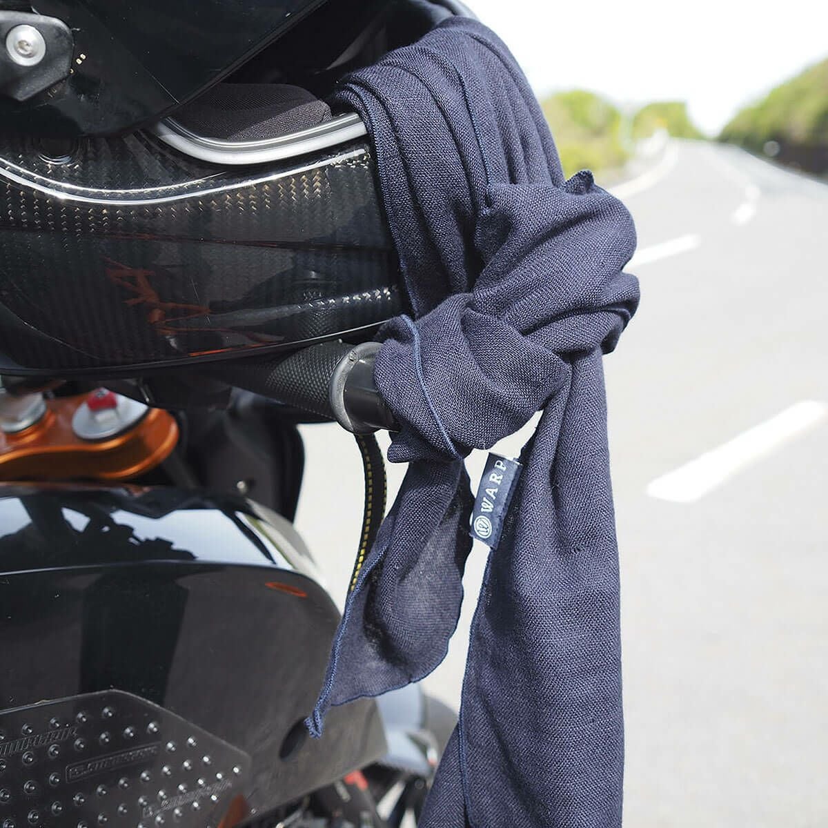 WARP｜ガーゼスカーフタオル｜その他雑貨｜ネイビー｜モデル着用