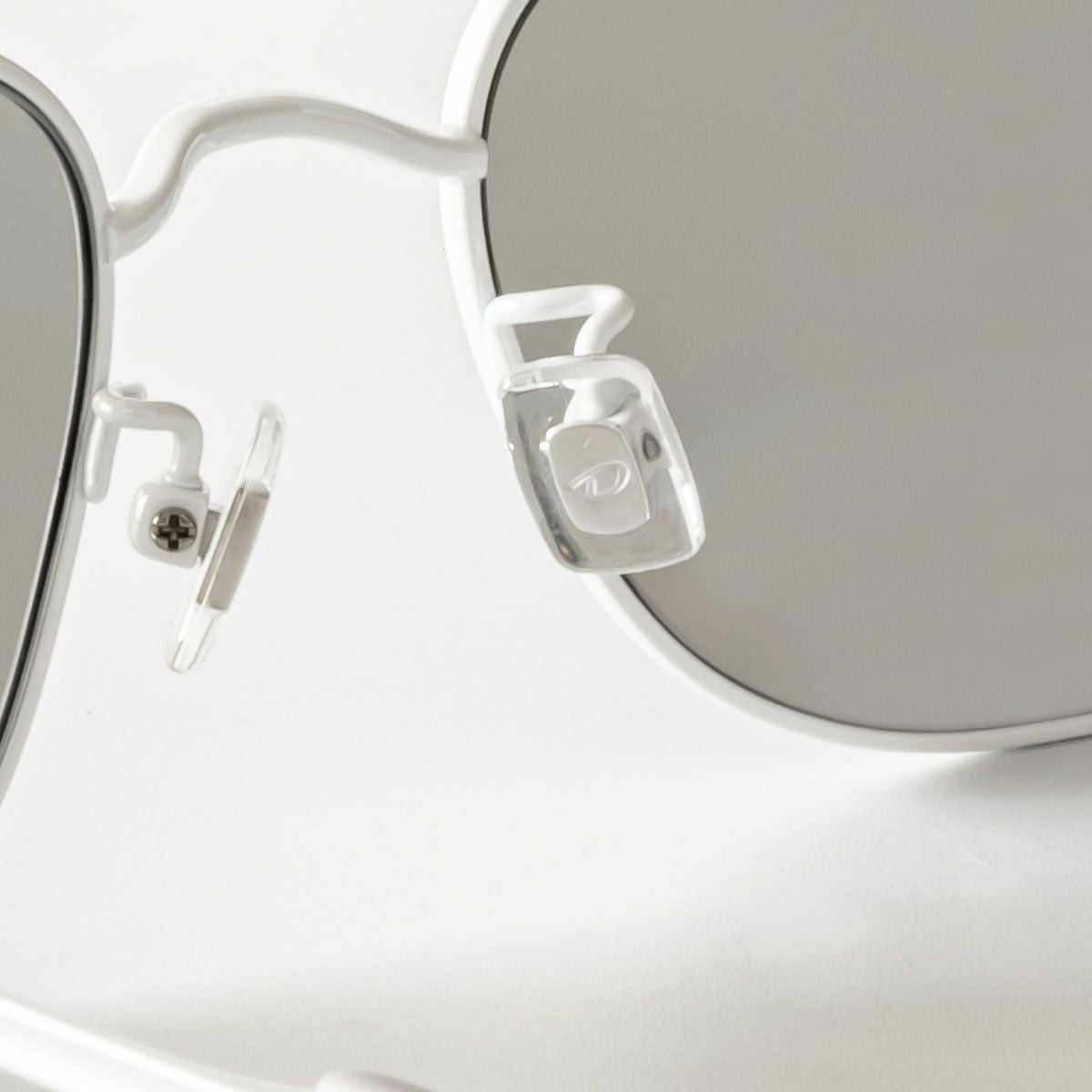 DEEC｜SILVERSTONE D5 Limited Edition｜サングラス｜Pearl White