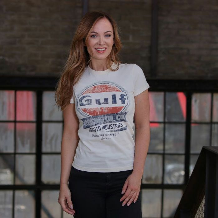 GULF｜レーシング オイル Tシャツ レディ｜Tシャツ｜クリーム｜モデル着用