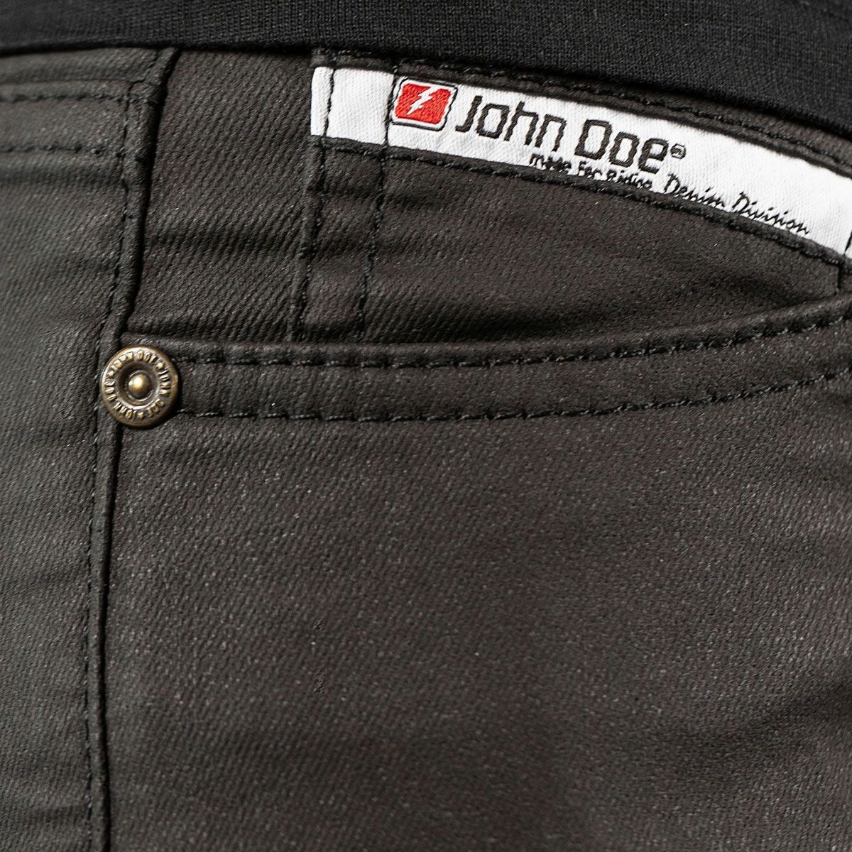 John Doe｜ベティ ジェギンス ウーマン｜デニム｜ブラック｜モデル着用