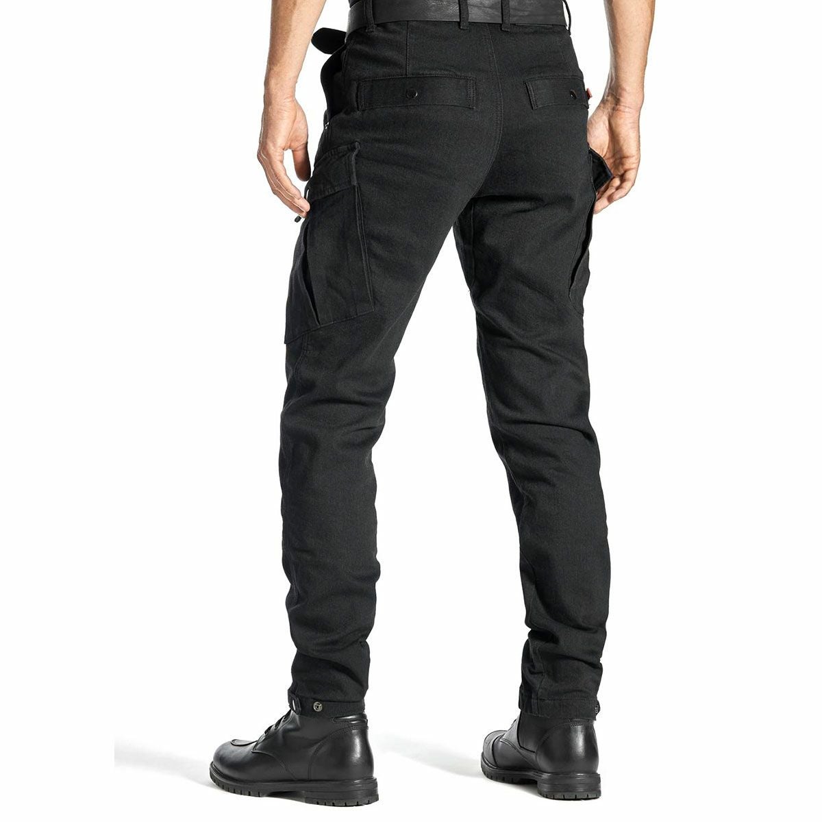 PANDO MOTO｜マーク ケヴ 01｜チノ・カーゴ｜ブラック｜モデル着用