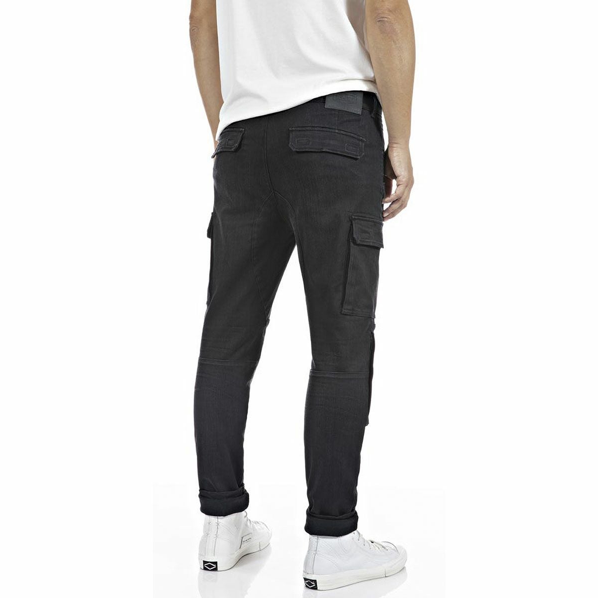 Replay｜シフト ジーンズ｜デニム｜ブラック｜モデル着用