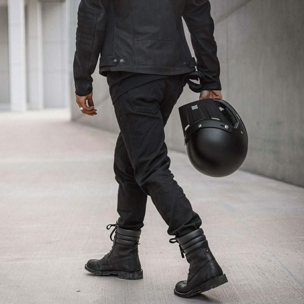 PANDO MOTO｜タタミ LT01｜レザー｜ブラック｜モデル着用