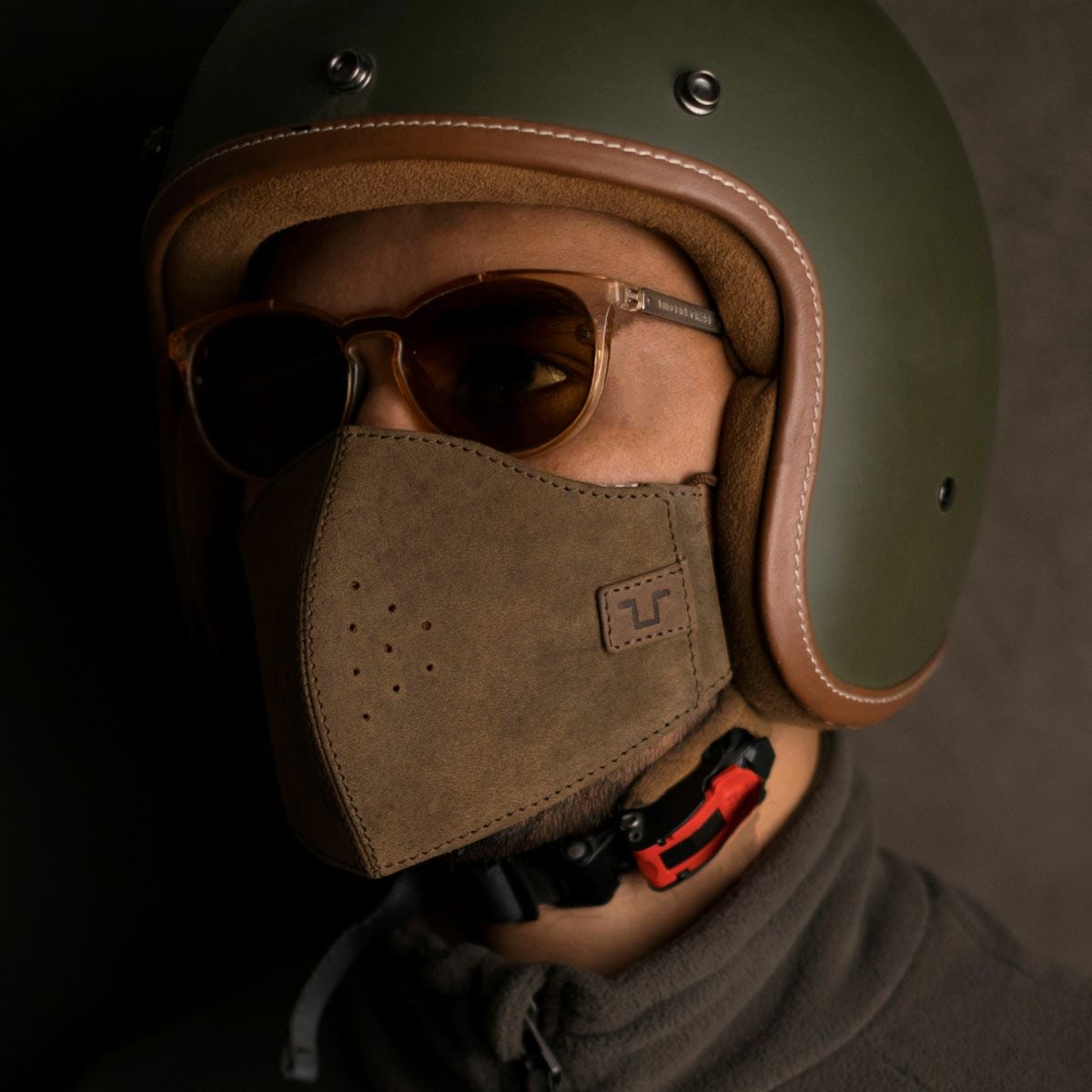 Trip Machine｜フェイス マスク｜タバコ｜モデル着用