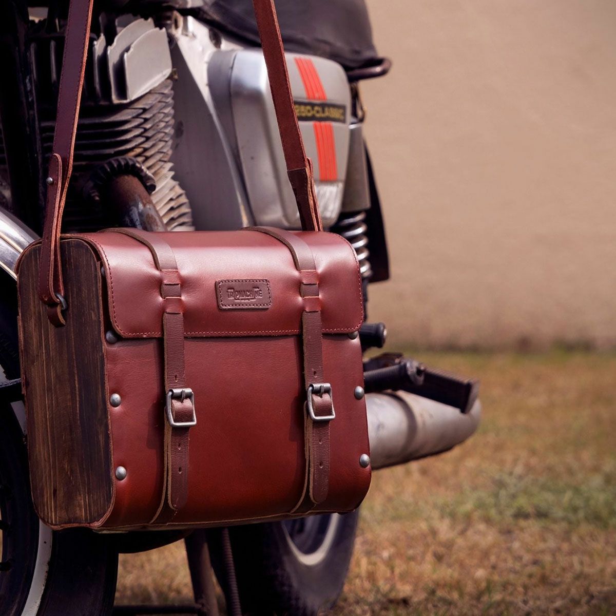 Trip Machine｜ヘリテージ パニア｜サイドバッグ｜チェリーレッド｜使用イメージ