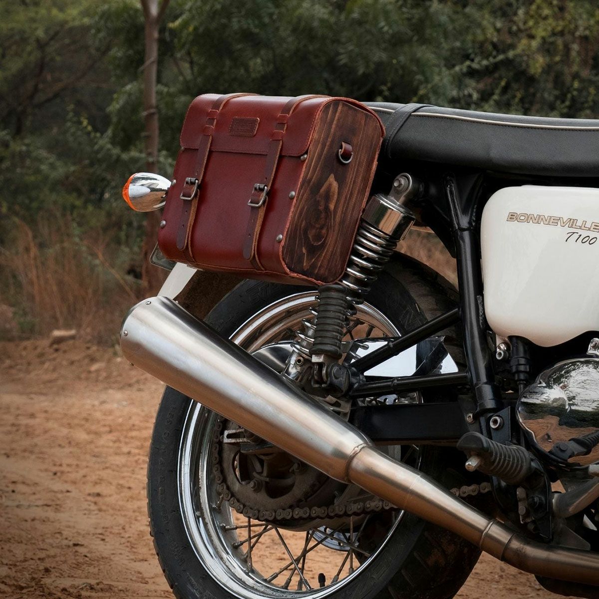 Trip Machine｜ヘリテージ パニア｜サイドバッグ｜チェリーレッド｜使用イメージ