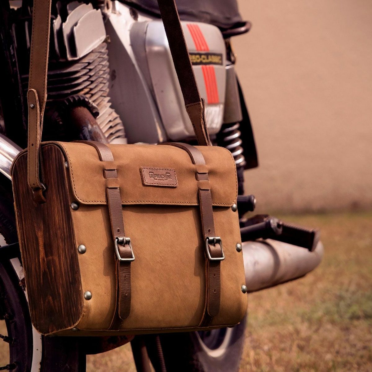 Trip Machine｜ヘリテージ パニア｜サイドバッグ｜ヴィンテージタン｜使用イメージ