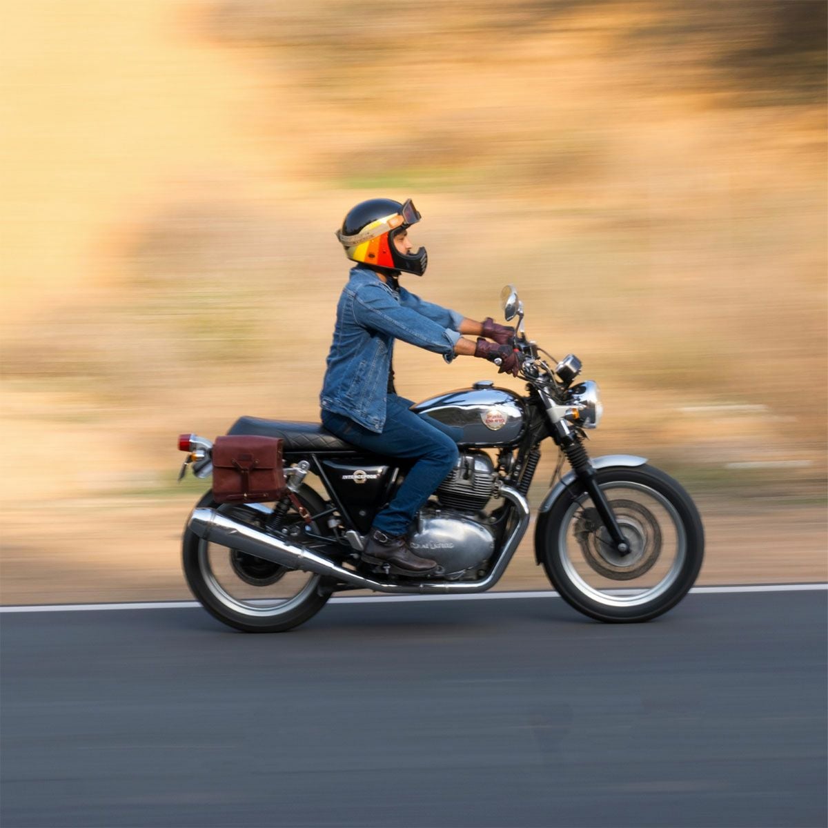 Trip Machine｜メッセンジャー バッグ｜サイドバッグ｜チェリーレッド｜使用イメージ