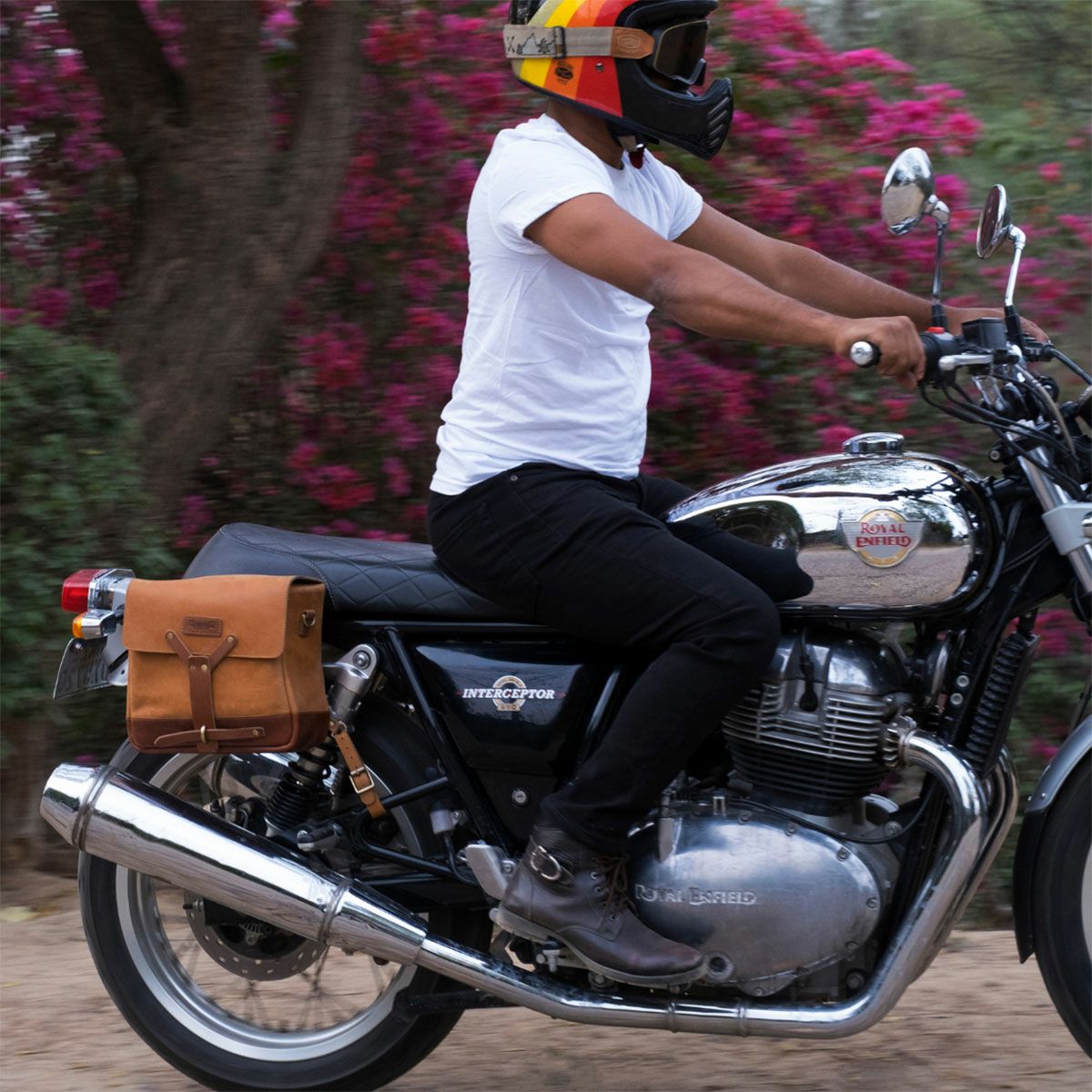 Trip Machine｜メッセンジャー バッグ｜サイドバッグ｜ヴィンテージタン｜使用イメージ