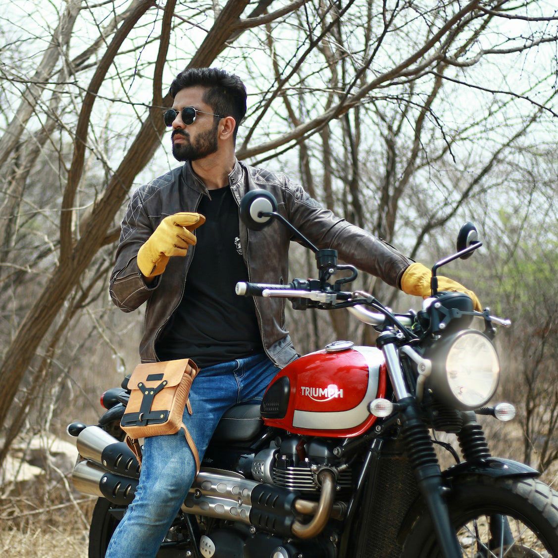 Trip Machine｜サイ バッグ｜レッグバッグ｜ヴィンテージタン｜モデル着用