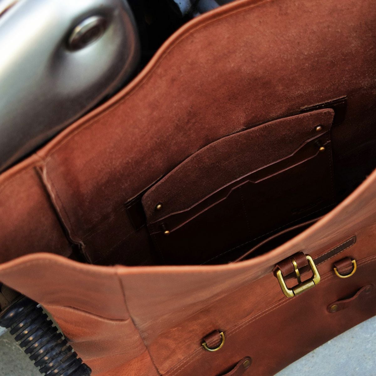 Trip Machine｜バックパック パニア｜ヴィンテージタン｜使用イメージ