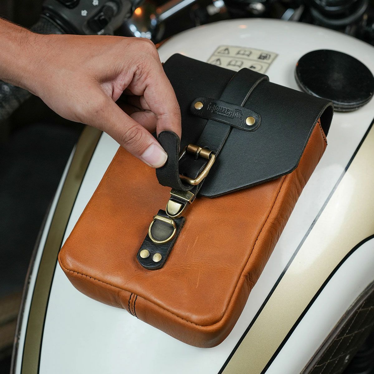 スタンダードモーターサイクルレザー　ウエストポーチ　タンクバッグ　茶芯 タンク ポーチ | モトーリモーダ公式オンラインショップ