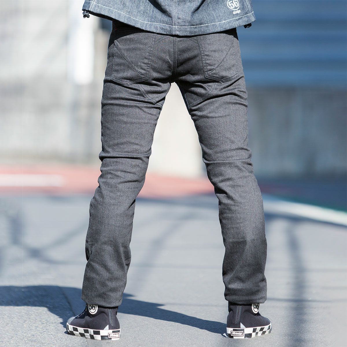 56design｜ストレッチ スリム コーデュラ デニム｜ブラック｜モデル着用