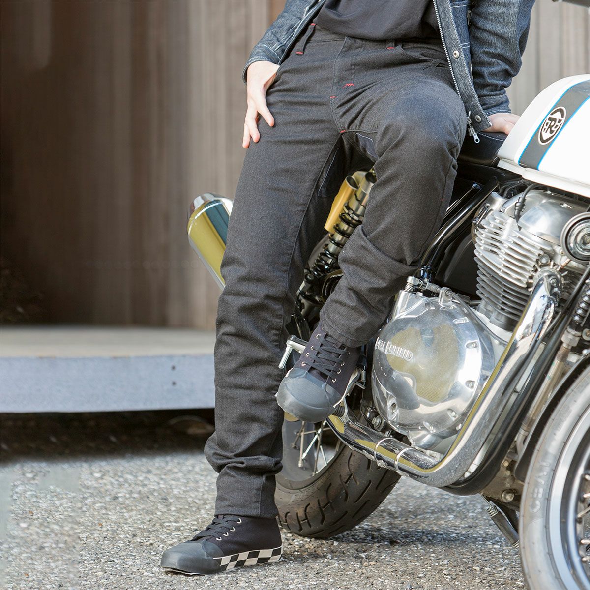 56design｜ストレッチ スリム コーデュラ デニム｜ブラック｜モデル着用