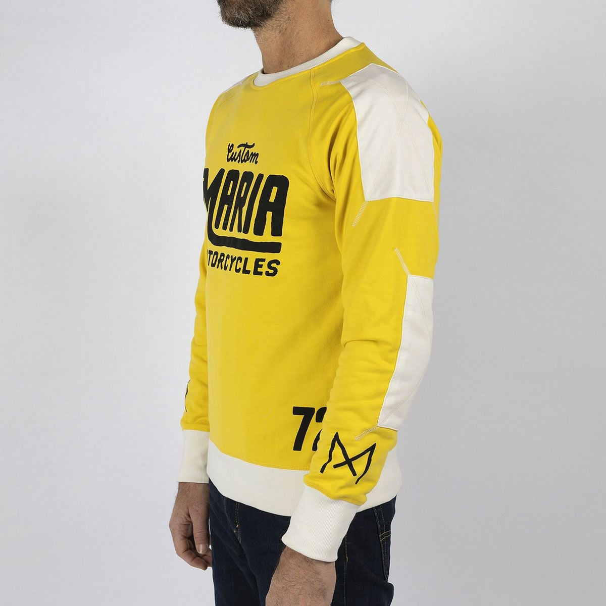 Maria Riding Company｜リージョン スウェットシャツ｜イエロー｜モデル着用