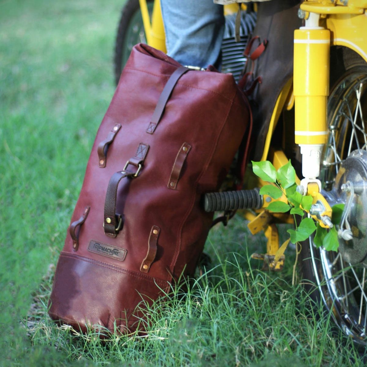 Trip Machine｜レザー ミリタリー ダッフル｜ショルダー｜チェリーレッド｜使用イメージ