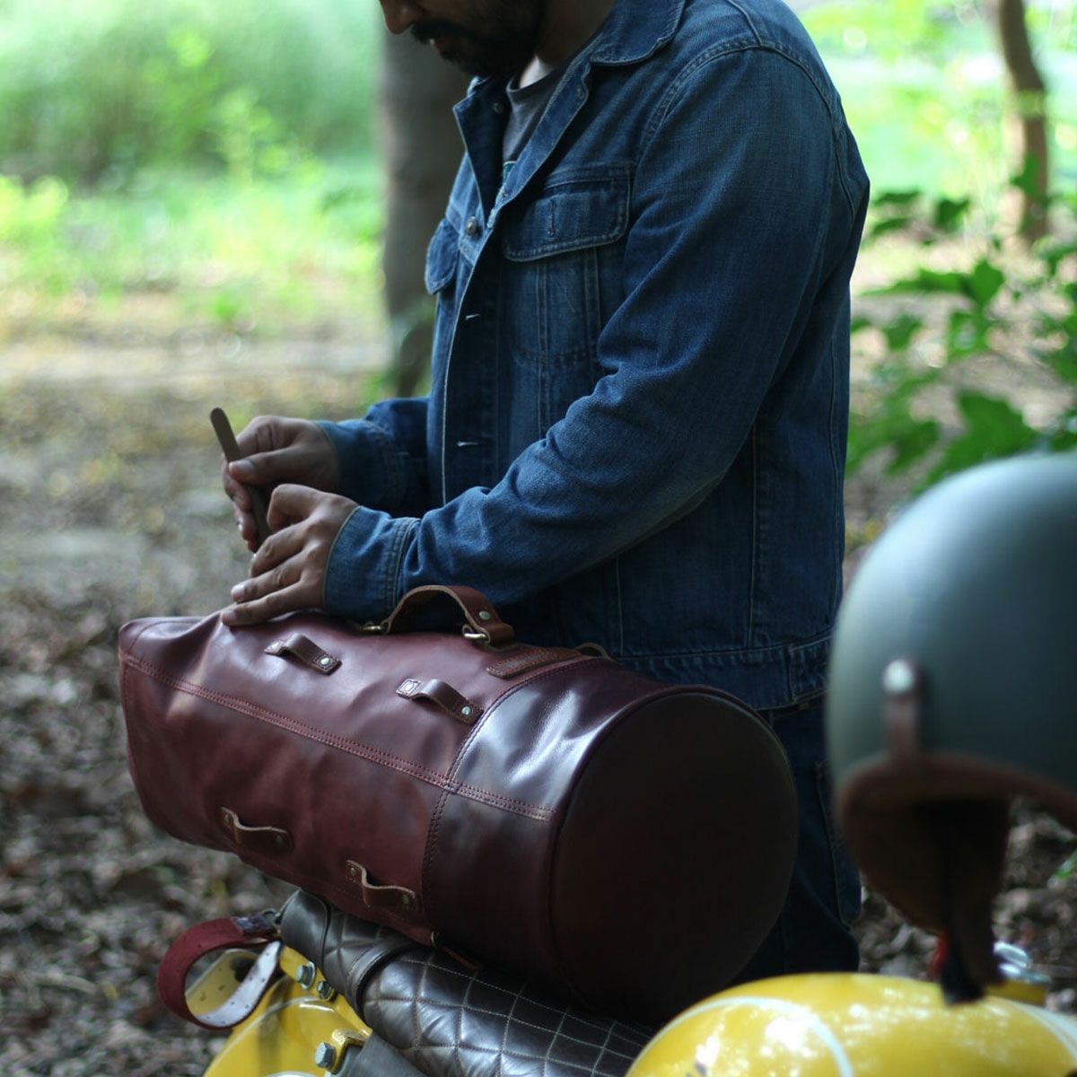 Trip Machine｜レザー ミリタリー ダッフル｜ショルダー｜チェリーレッド｜使用イメージ