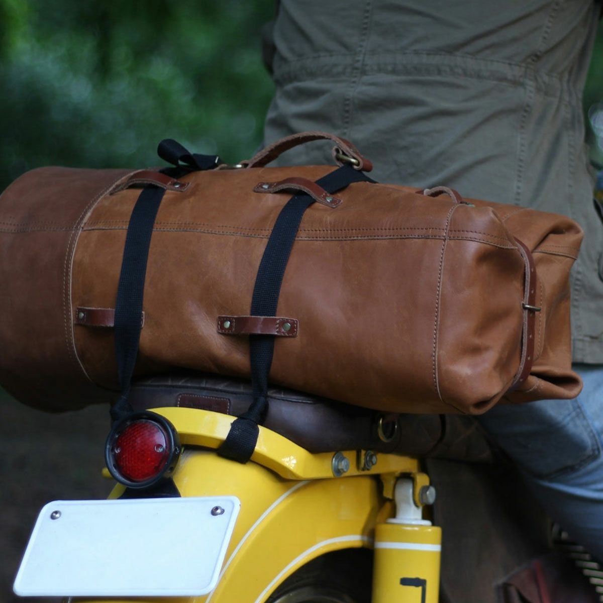 Trip Machine｜レザー ミリタリー ダッフル｜ショルダー｜ヴィンテージタン｜使用イメージ