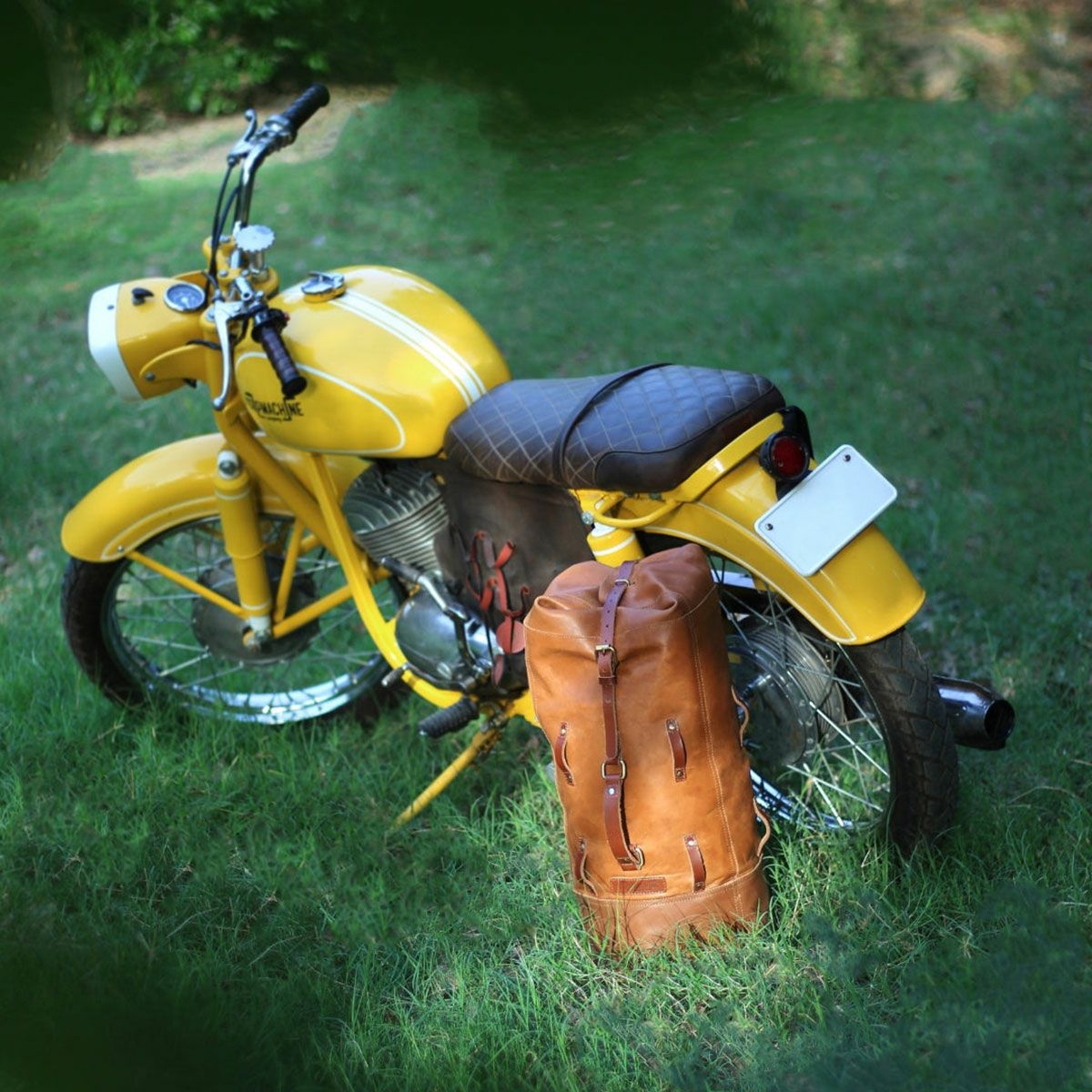 Trip Machine｜レザー ミリタリー ダッフル｜ショルダー｜ヴィンテージタン｜使用イメージ