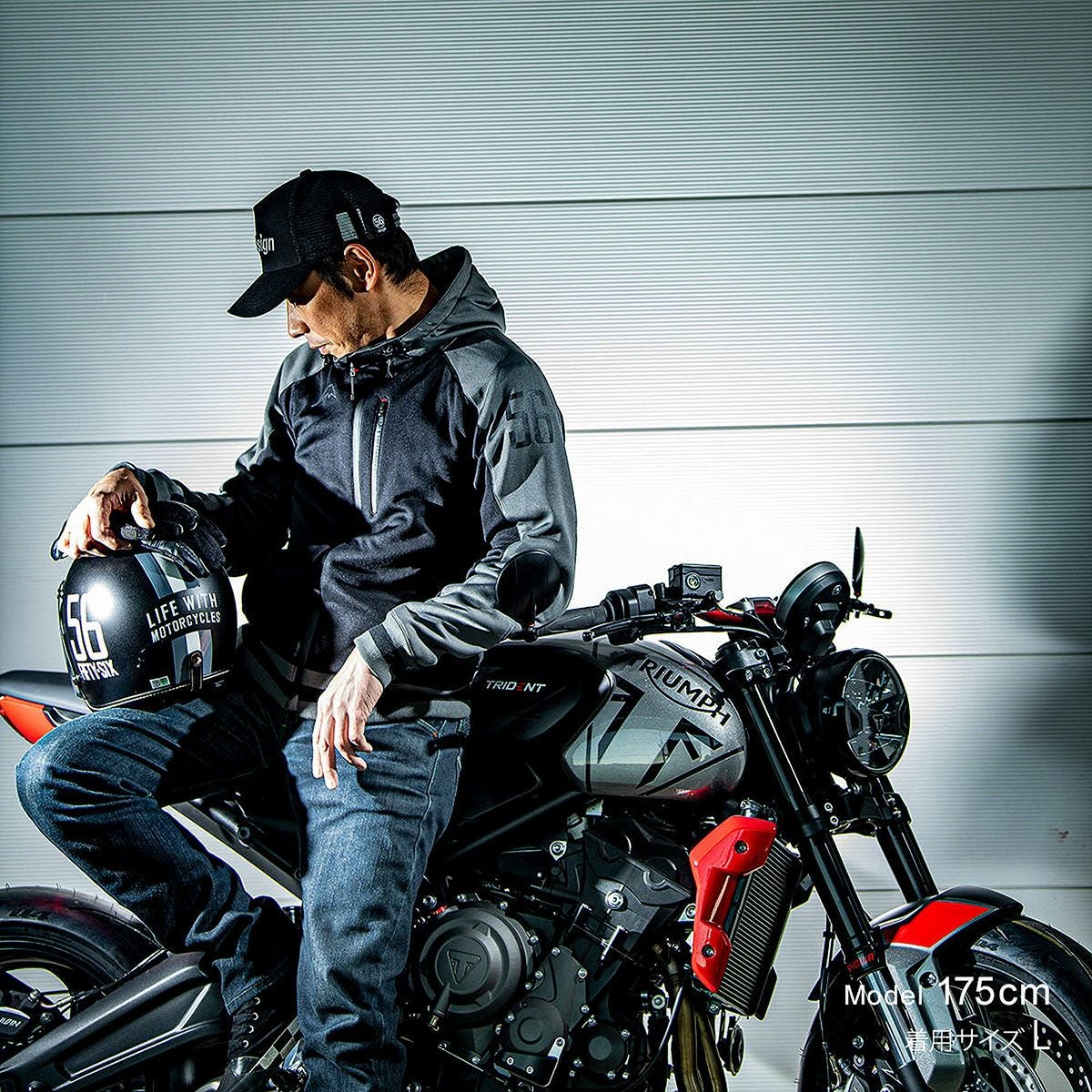 56design｜カプチーノ KF2｜ファブリック｜チャコールグレー×ブラック｜モデル着用