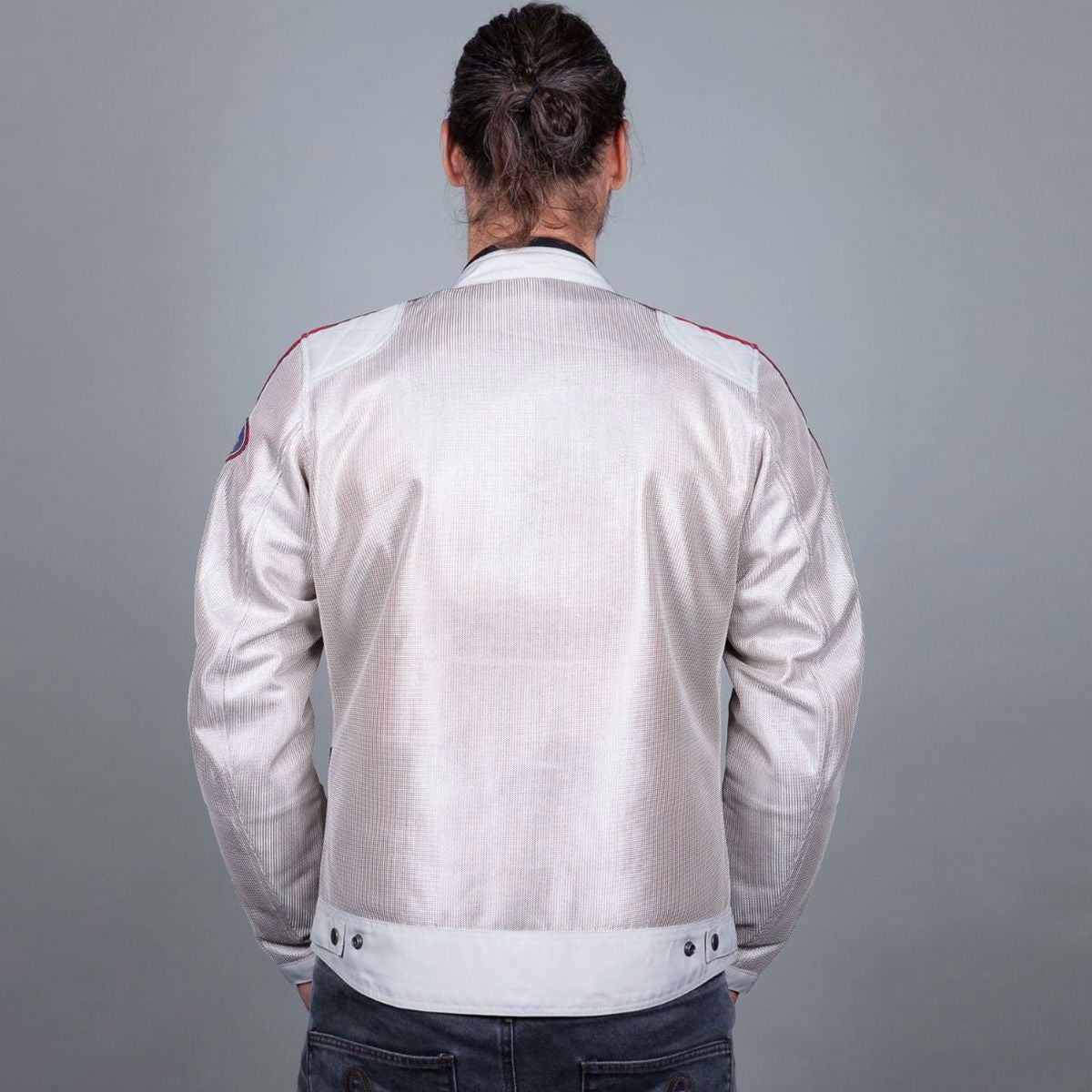 helstons｜ペース メッシュ ジャケット｜アウター｜シルバー｜モデル着用