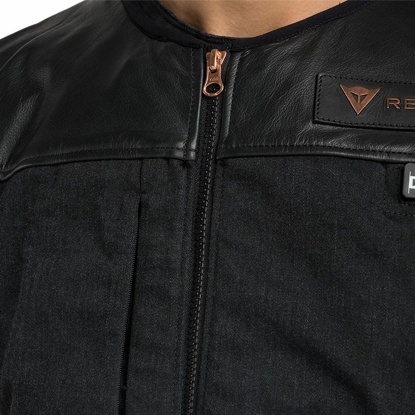 Replay｜REPLAY×DAINESE D-air ハイパーコーデュラスマートジャケット｜ベスト｜ブラック｜モデル着用