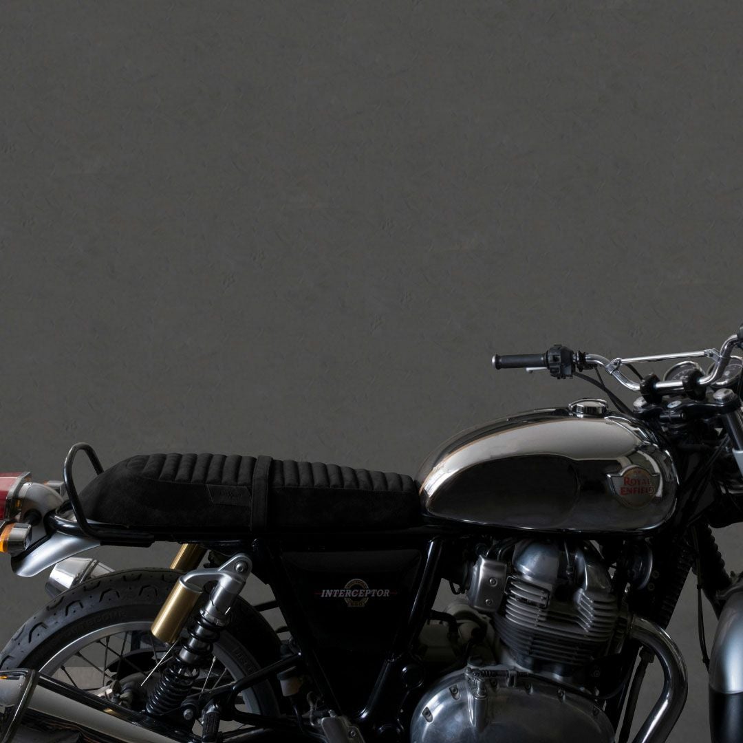 Trip Machine｜スエード ツーリング シート for ロイヤル・エンフィールド インターセプター650 / GT650｜その他雑貨｜ブラック｜使用イメージ
