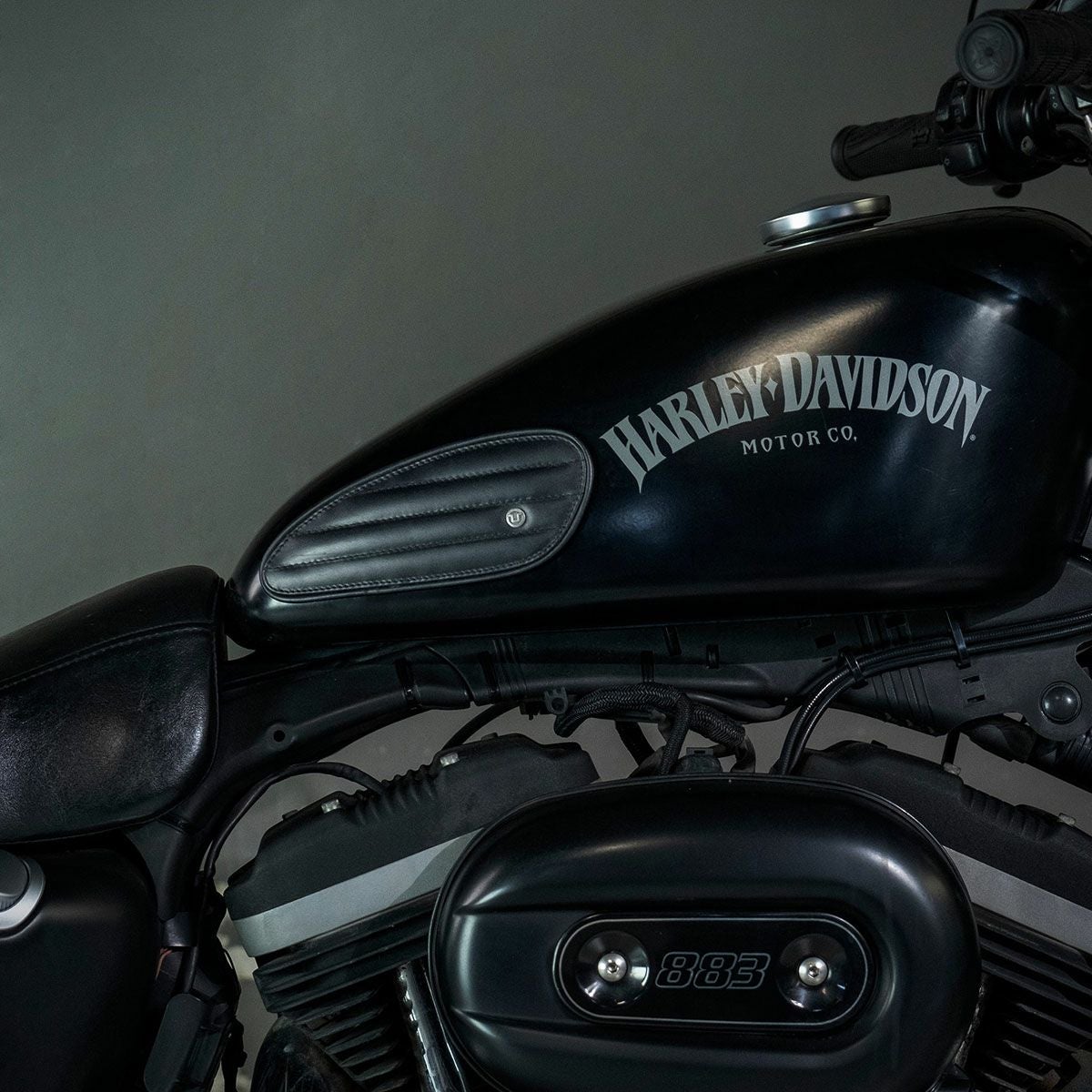 Trip Machine｜タンクパッド ミニ レザー クラシック ストライプ｜その他雑貨｜ブラック｜使用イメージ