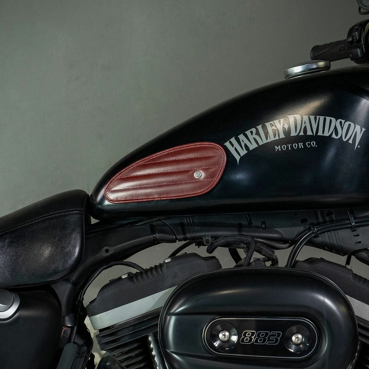 Trip Machine｜タンクパッド ミニ レザー クラシック ストライプ｜その他雑貨｜チェリーレッド｜使用イメージ