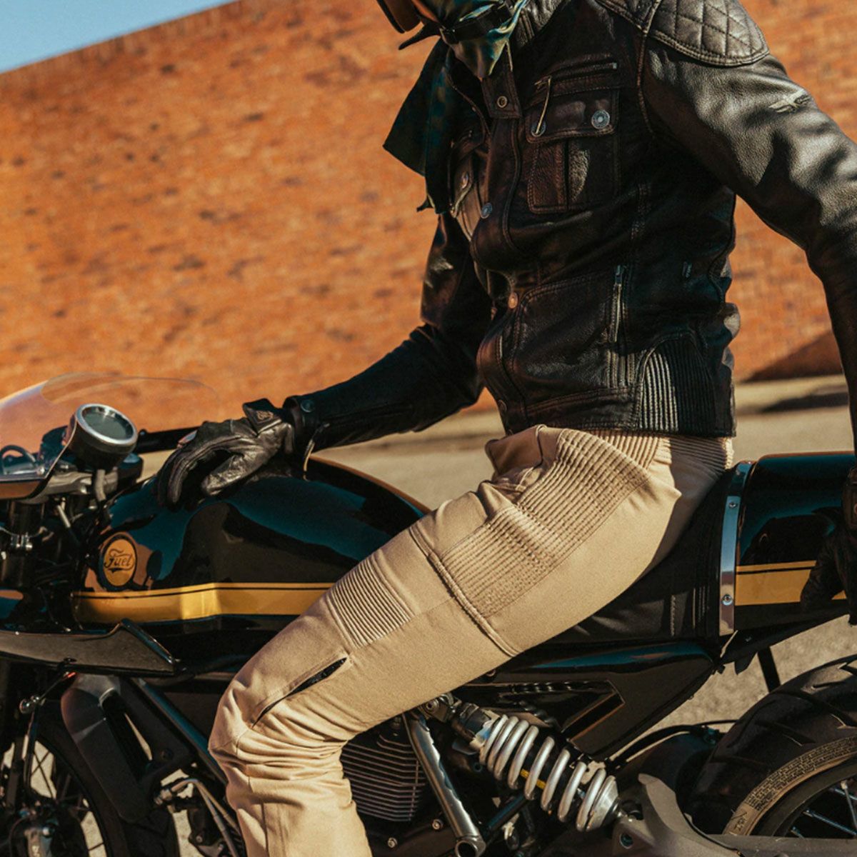 Fuel Motorcycles｜マーシャル パンツ｜その他パンツ｜サンド｜モデル着用